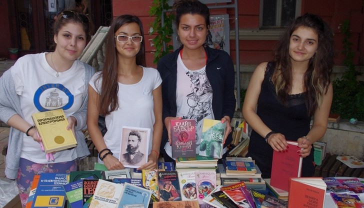 Русенци се включват в „Прочети и предай“ Русенци се включват в „Прочети и предай“