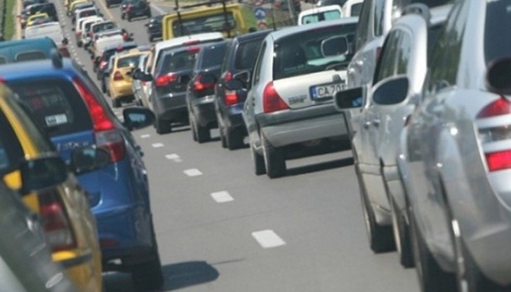 Започнаха тапите по пътя за морето