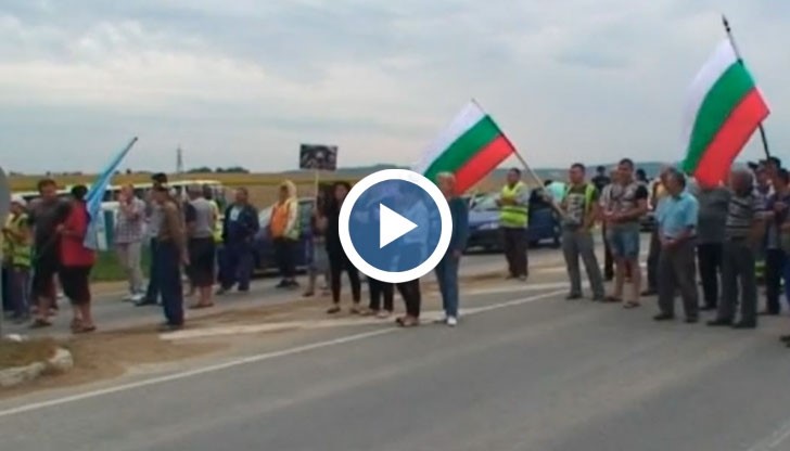 Протестиращи и шофьори се скараха заради блокиран път