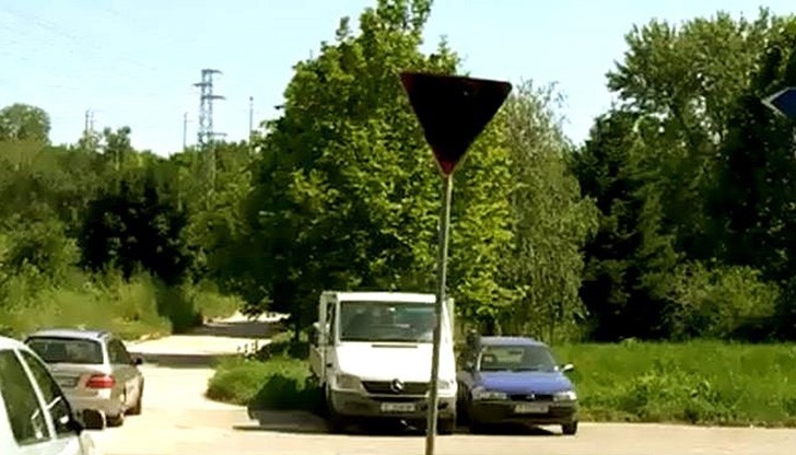 Пътни знаци в Русе създават предпоставки за катастрофи