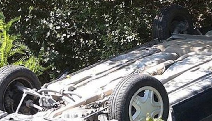 Лек автомобил се преобърна на пътя Русе - Бяла