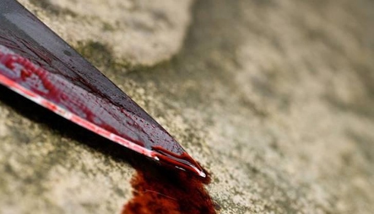 Психично болен наръга полицай, заловиха го след обсада!