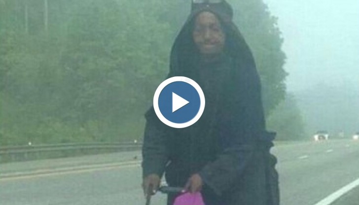 Мистерия с жена в черно, която обикаля пеш Америка