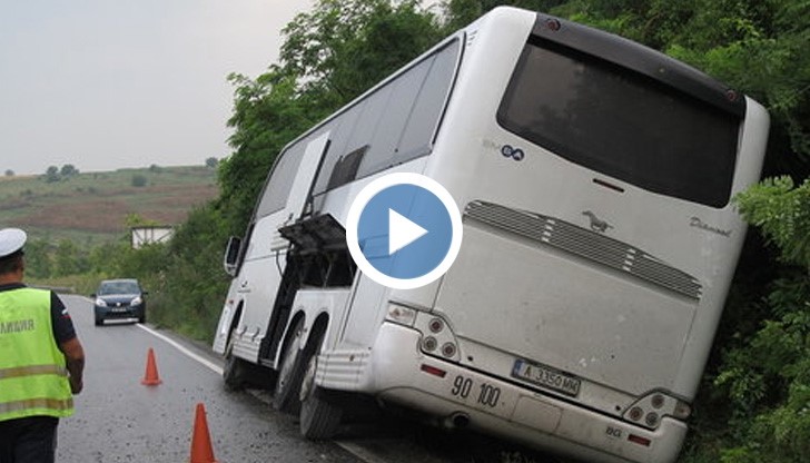 Автобус с 50 деца катастрофира край Русе
