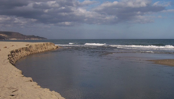 Мъж се удави в морето край "Камчия", детето му е в болница