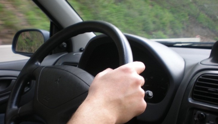 Баща без книжка прегази 2-годишното си дете Баща без книжка прегази 2-годишното си дете