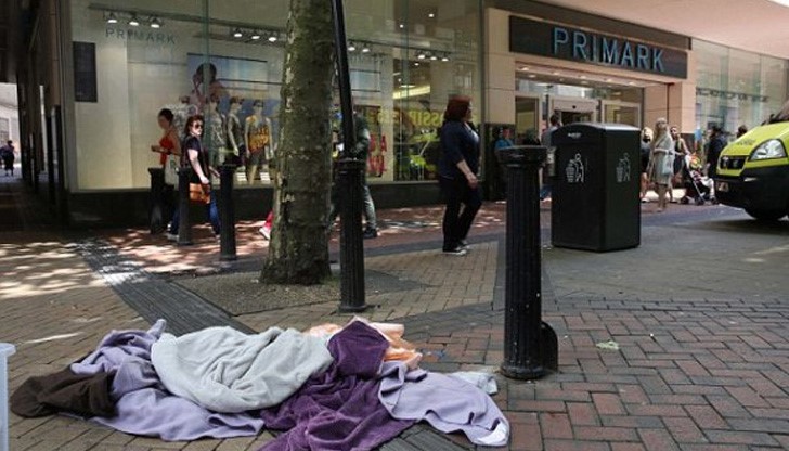 Жена роди бебето си на улицата