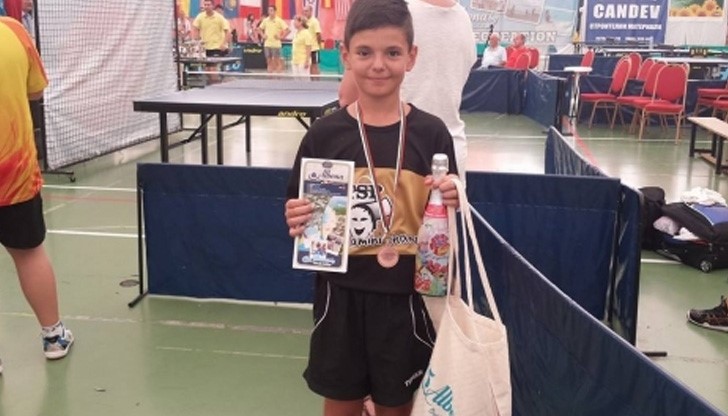 Русенче с медал от Международно състезание по тенис на маса