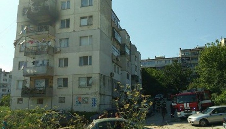 Взрив и последвал го пожар отнеха живота на мъж във Варна
