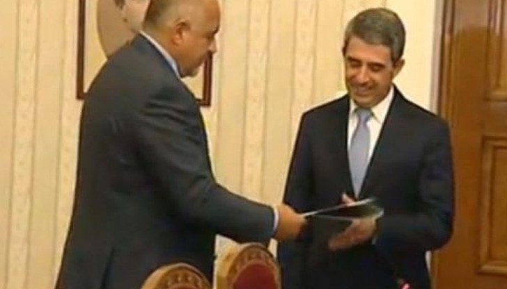 Борисов държа мандата 3 секунди