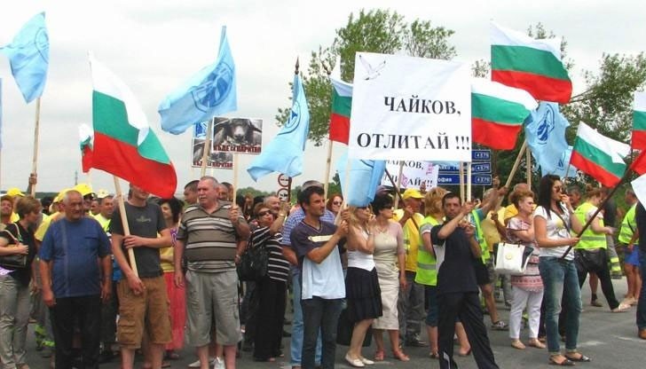 Строители блокираха пътя София-Варна при разклона за Русе