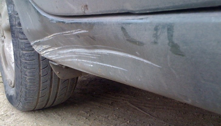 "Тойота" стана поредна жертва на вандалите в Русе "Тойота" стана поредна жертва на вандалите в Русе