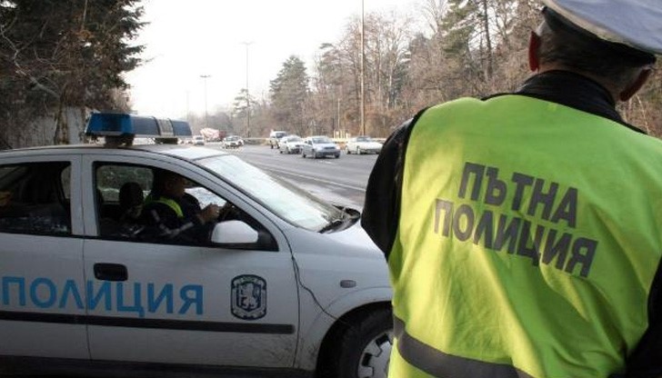 Шофьор без книжка подхвърля рушвет на полицай, арестуват го Шофьор без книжка подхвърля рушвет на полицай, арестуват го