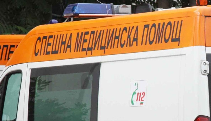 Четирима пострадаха след сблъскък между "БМВ" и трактор