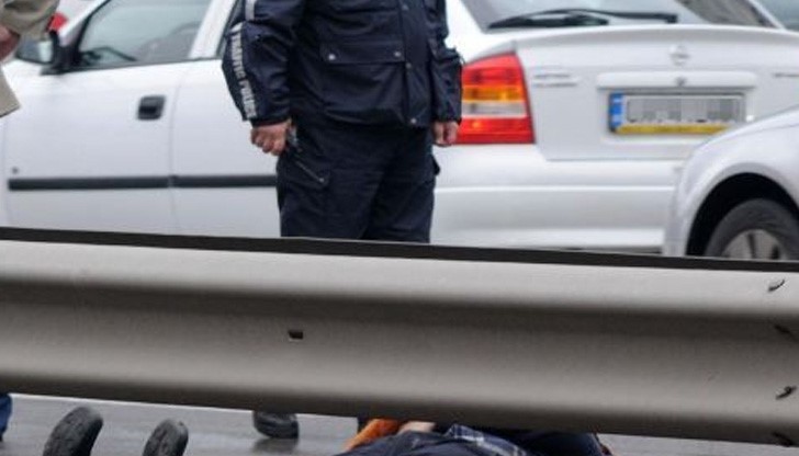 Лека кола без шофьор блъсна пешеходец Лека кола без шофьор блъсна пешеходец