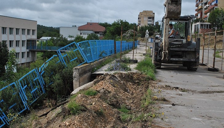 Общината ще ремонтира подпорната стена на ОУ "Никола Обретенов"