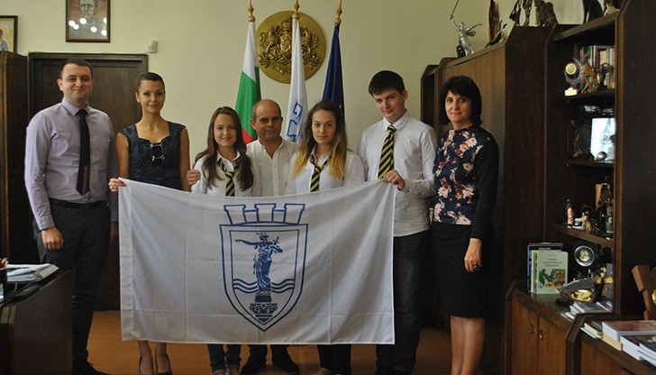 Ученици на СОУ по европейски езици в Русе заминават на космическо обучение