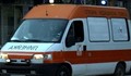 Трима са ранени след челен сблъсък между леки коли край Божичен