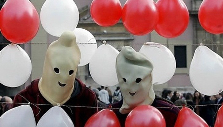 Прозрачно фолио заменя кондомите