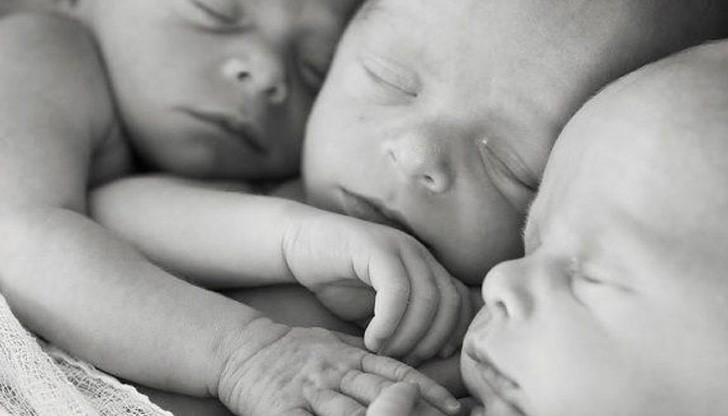 Чудо: Жена зачена тризнаци седмици след първото си раждане