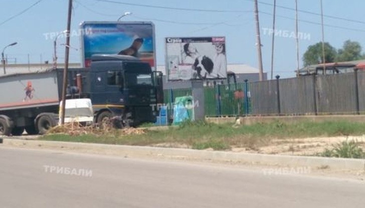 ТИР отнесе джипа на областния на Враца