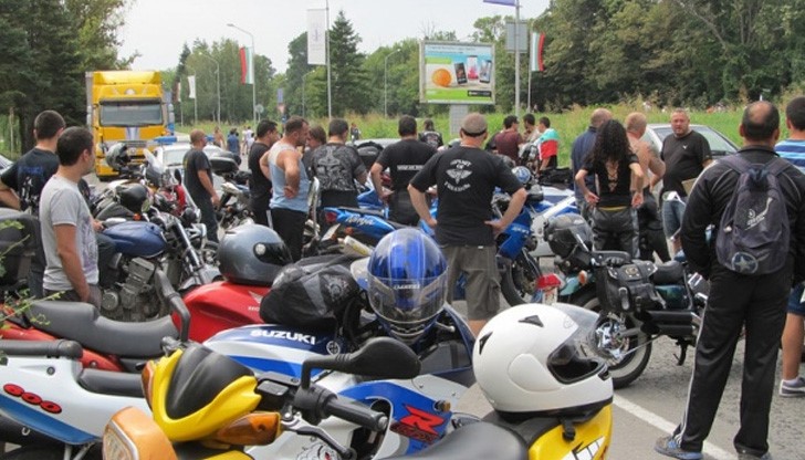 Рокери блокираха пътя Русе - София