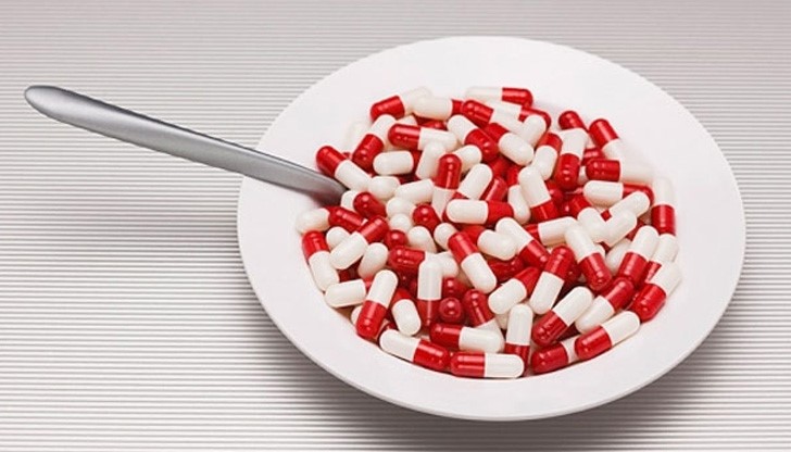 Тийнейджърка издъхна, нагълтатала се с хапчета за отслабване