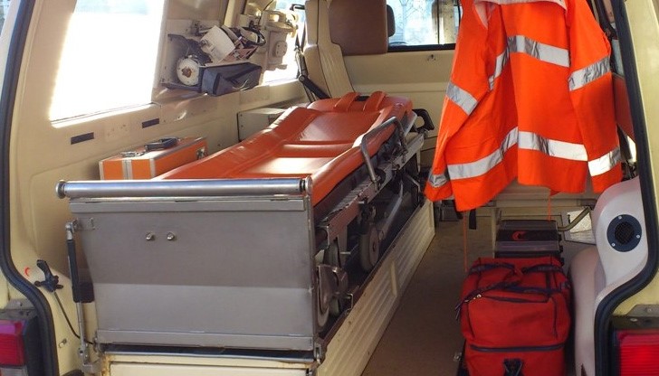 Млад мъж пострада тежко след скок в импровизиран басейн Млад мъж пострада тежко след скок в импровизиран басейн