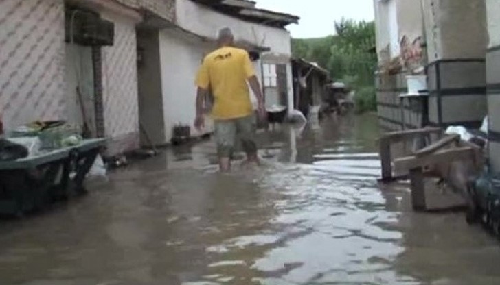 Погребален агент спасява бедстващи в Мизия