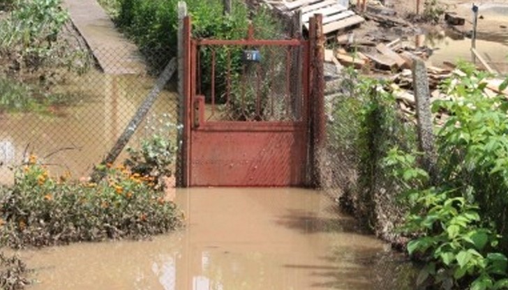 Река Топчийска наводни 5 къщи в Разградско