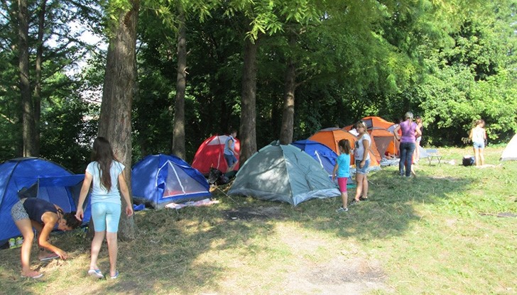 Русенски скаути разпънаха палатки в Лесопарк „Липник“