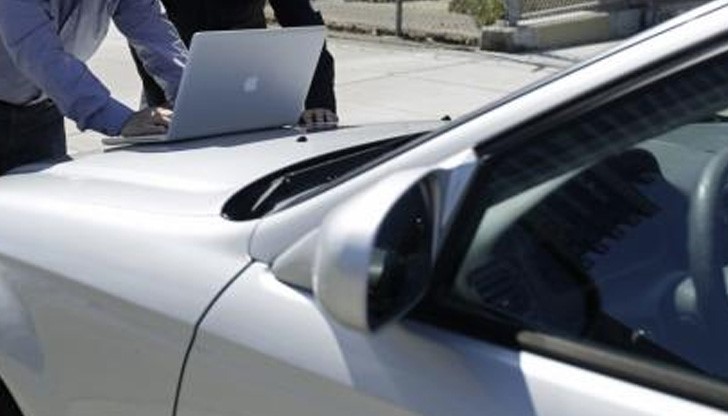 Хакер задига коли само чрез FM честоти Хакер задига коли само чрез FM честоти