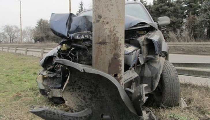 28-годишен шофьор загина на място след удар в стълб