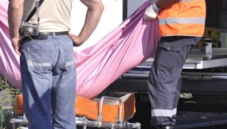 Мъж загина, затиснат от собствения си камион