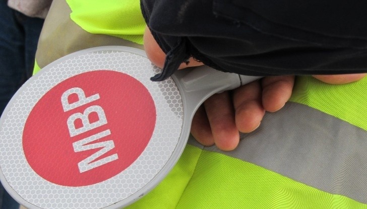 14-годишен шофира 230 км с крадена кола, за да се спаси при баба си от побой вкъщи 14-годишен шофира 230 км с крадена кола, за да се спаси при баба си от побой вкъщи