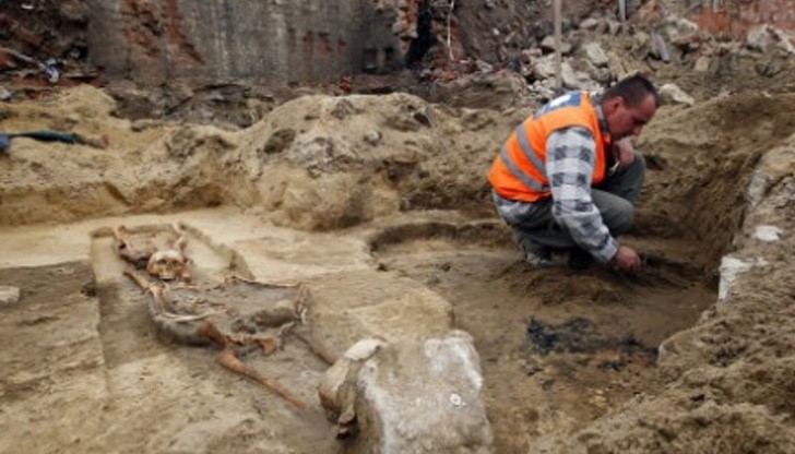 Откриха вампир със запушена с тухла уста! Откриха вампир със запушена с тухла уста!