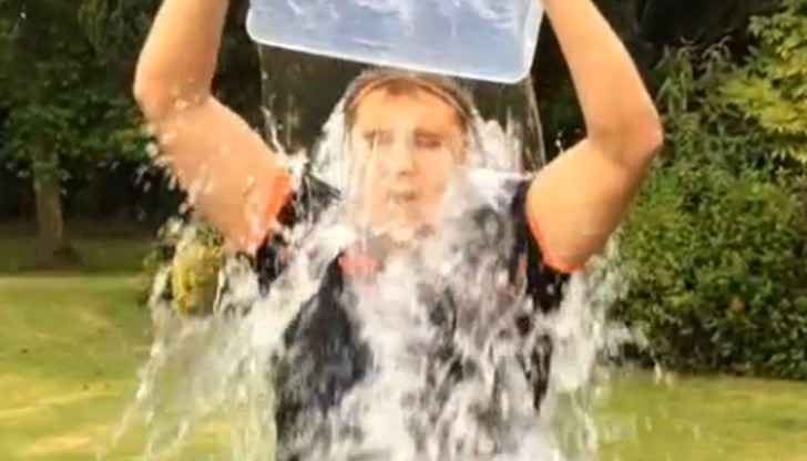 Департаментът на САЩ забрани на служителите си да се заливат с ледена вода Департаментът на САЩ забрани на служителите си да се заливат с ледена вода