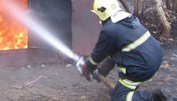 Скара подпали гараж в квартал "Дружба 2"