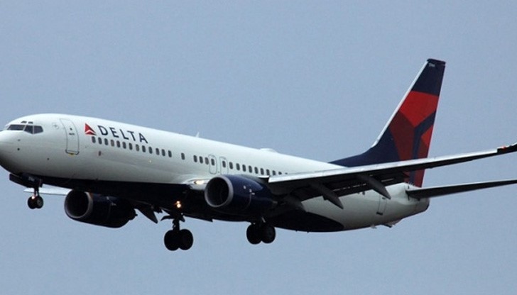 Бебе приземи самолет аварийно Бебе приземи самолет аварийно