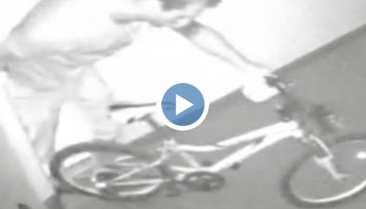 Нагъл крадец, заснет от камера, не беше арестуван от полицията