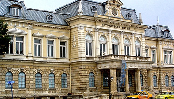 Деца се превръщат в търсачи на съкровища в Русенския музей Деца се превръщат в търсачи на съкровища в Русенския музей