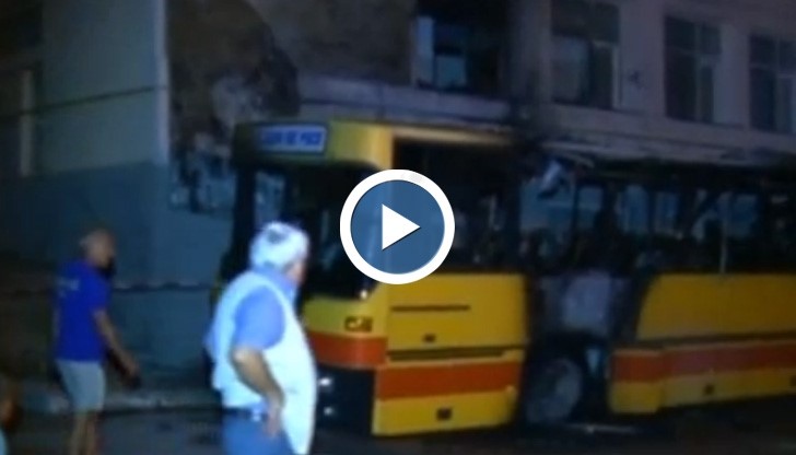 Автобус подпали дом за деца с увреждания в Русе