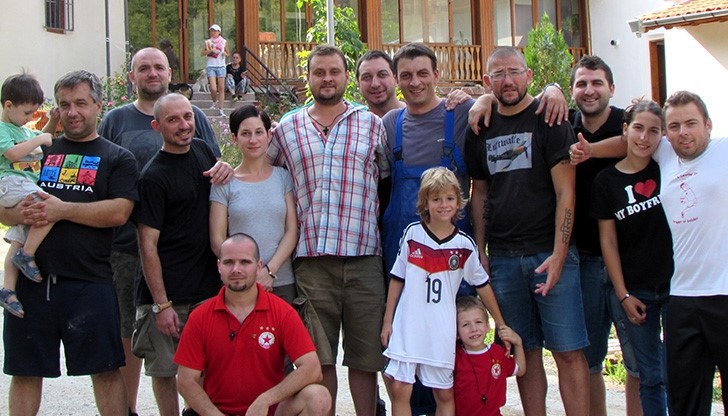 "Червени завинаги Русе" помогна в облагородяването на манастир "Св. Марина" "Червени завинаги Русе" помогна в облагородяването на манастир "Св. Марина"