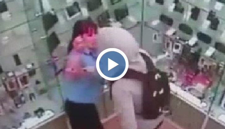 Камери заснеха жестоко убийство в магазин