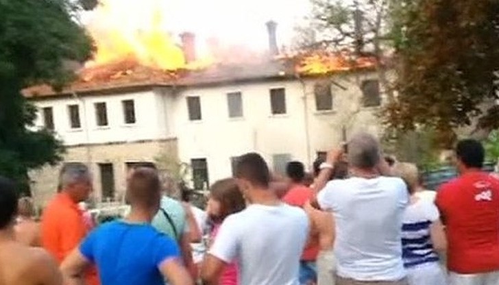 Голям пожар избухна в детски лагер край Кранево