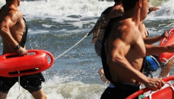 Рускини се "давят", за да се свалят на спасителите Рускини се "давят", за да се свалят на спасителите