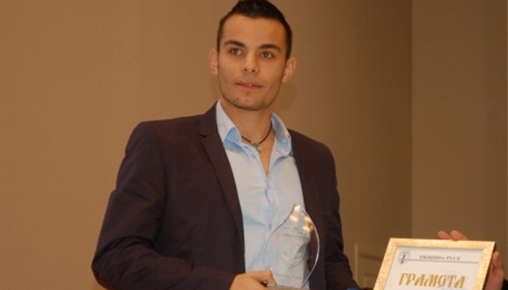 Русенецът Денис Димитров е на полуфинал на Европейското по лека атлетика Русенецът Денис Димитров е на полуфинал на Европейското по лека атлетика