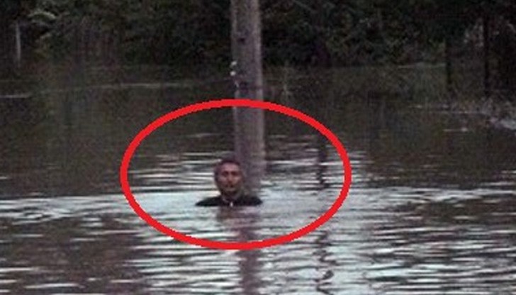 Водата в Мизия влачи цели къщи, мнозина издирват близките си