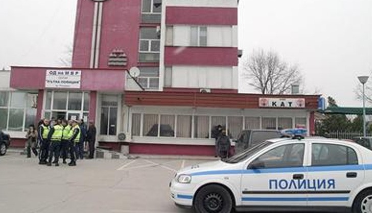 Катаджийки си бият крошета пред очите на колегите си Катаджийки си бият крошета пред очите на колегите си