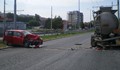 Шевролет се размаза в паркирана цистерна на бул. "България"